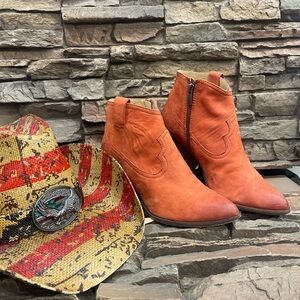 🤎🧡Frye Reina Nubuck Leather  Booties size 7 🔥Burnt Orange🔥